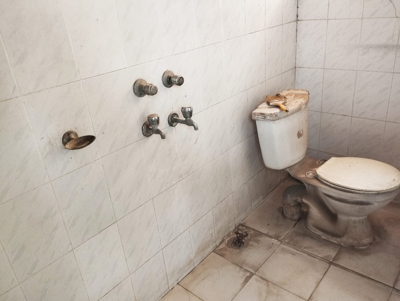 Unfurnished 3bhk in Gita Mandir, Mother Teresa Road, Geeta Nagar, Guwahati, Assam, India for Rent